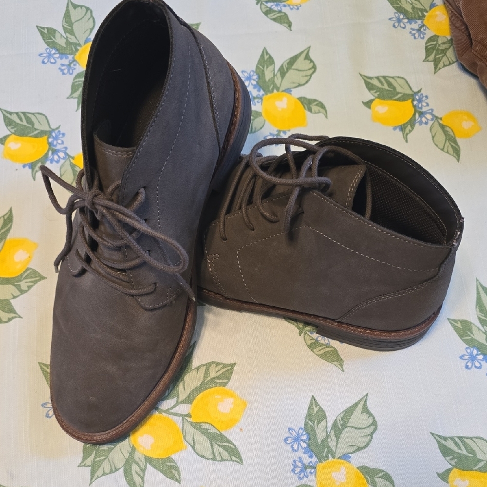 Goodfellow & Co Gray Suede Chukka Boots